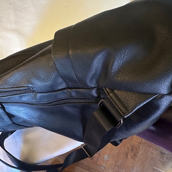 Versitle many compartment laptop backpack/purse/carryall - Picture 5 of 10